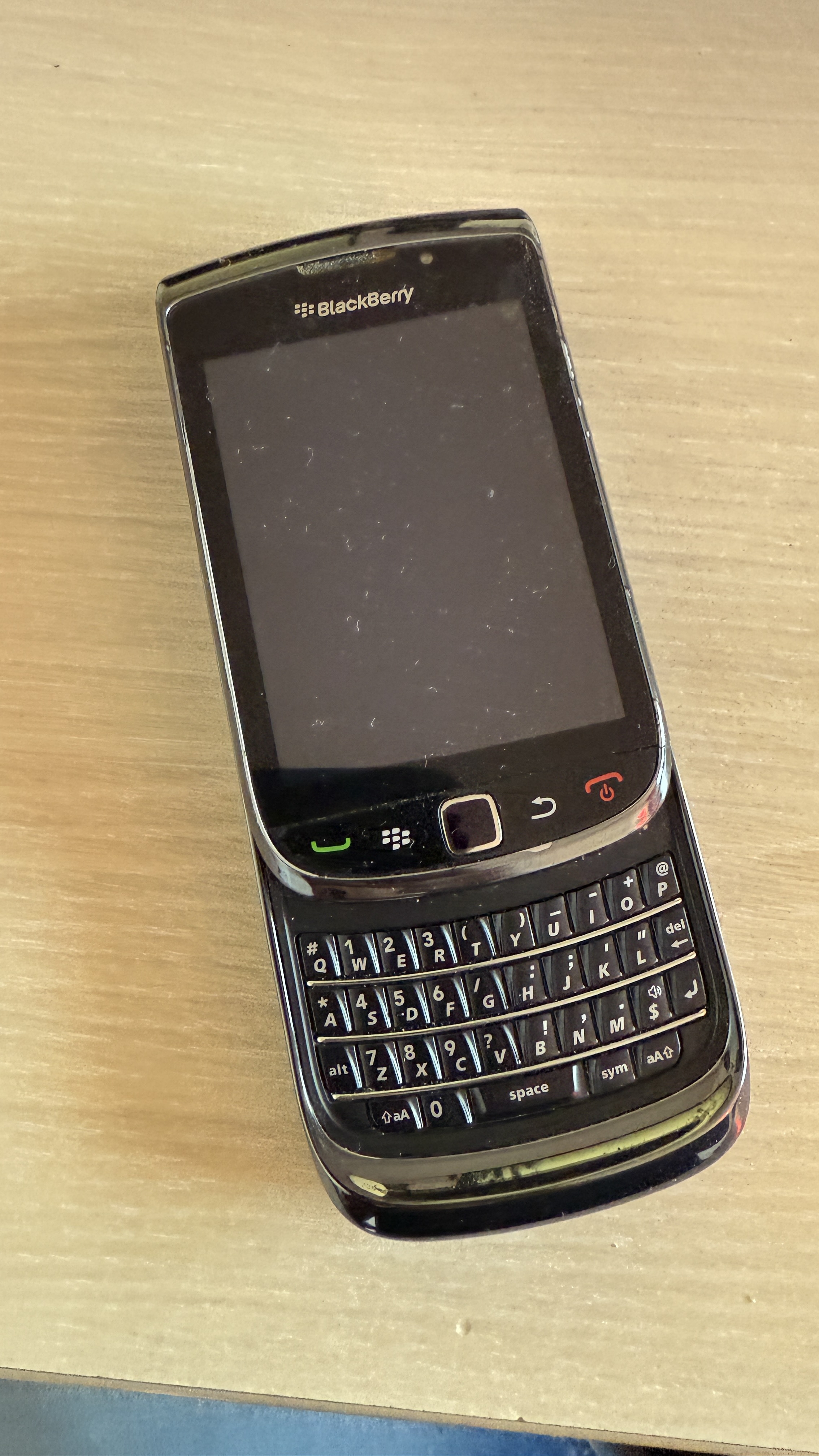 Vand Blackberry aproape funcțional