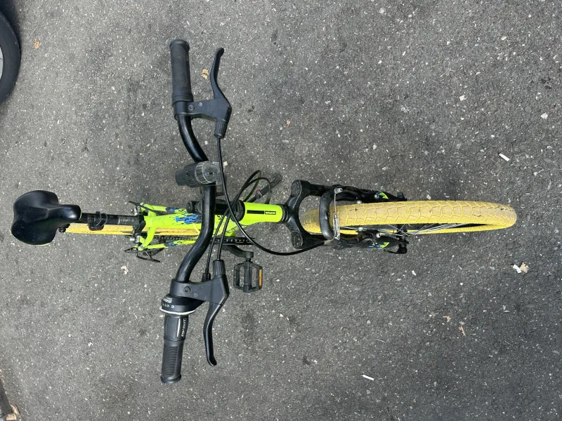 imagine 8  pentru anuntul Bicicleta Rockrider ST500 roti 20", cauciucuri galbene, stare f buna