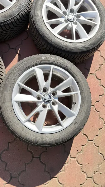 imagine 5  pentru anuntul VANDUT - Set jante originale Audi R16 + anvelope de iarnă aproape noi – 2000 RON