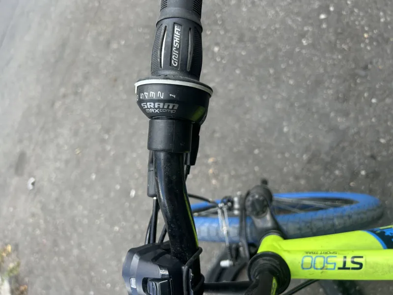 imagine 6  pentru anuntul Bicicleta Rockrider ST500 roti 20", cauciucuri albastre, stare f buna