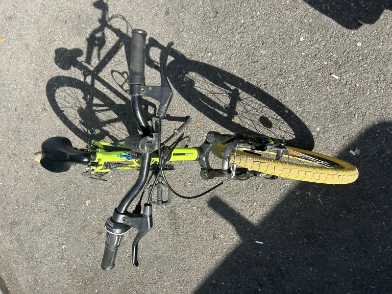 imagine 10  pentru anuntul Bicicleta Rockrider ST500 roti 20", cauciucuri galbene, stare f buna