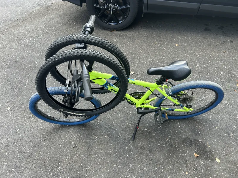 imagine 8  pentru anuntul Bicicleta Rockrider ST500 roti 20", cauciucuri albastre, stare f buna
